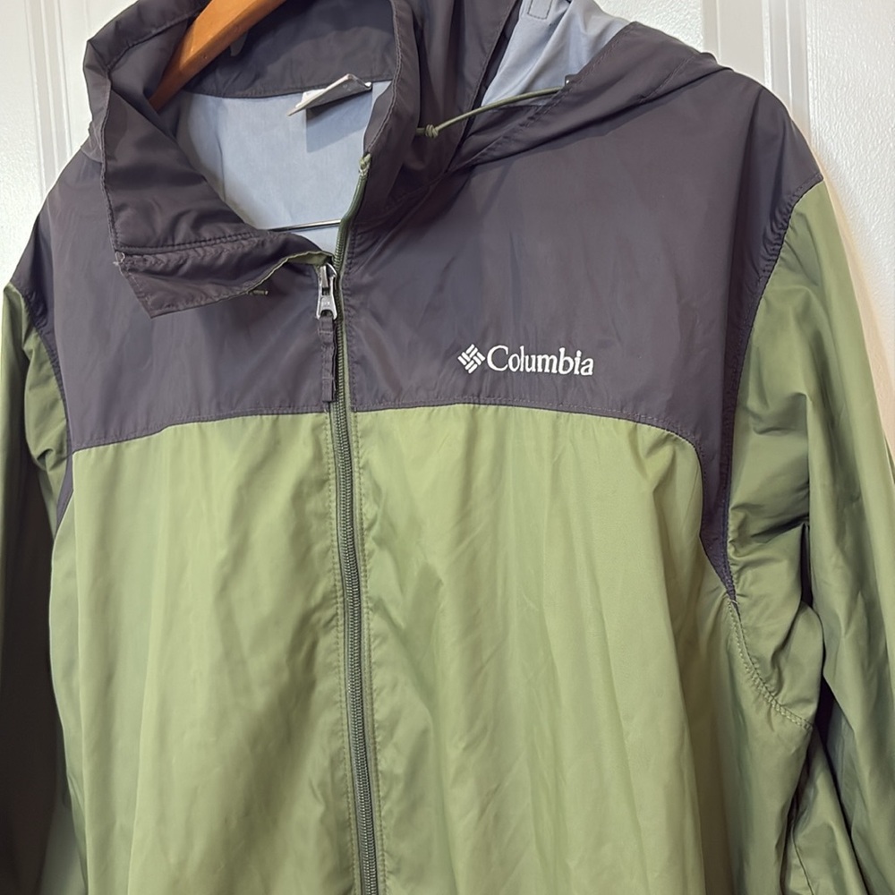 Columbia Men's Olive and Charcoal Windbreaker - Picture 2 of 4